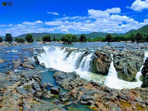 Hogenakkal Waterfalls